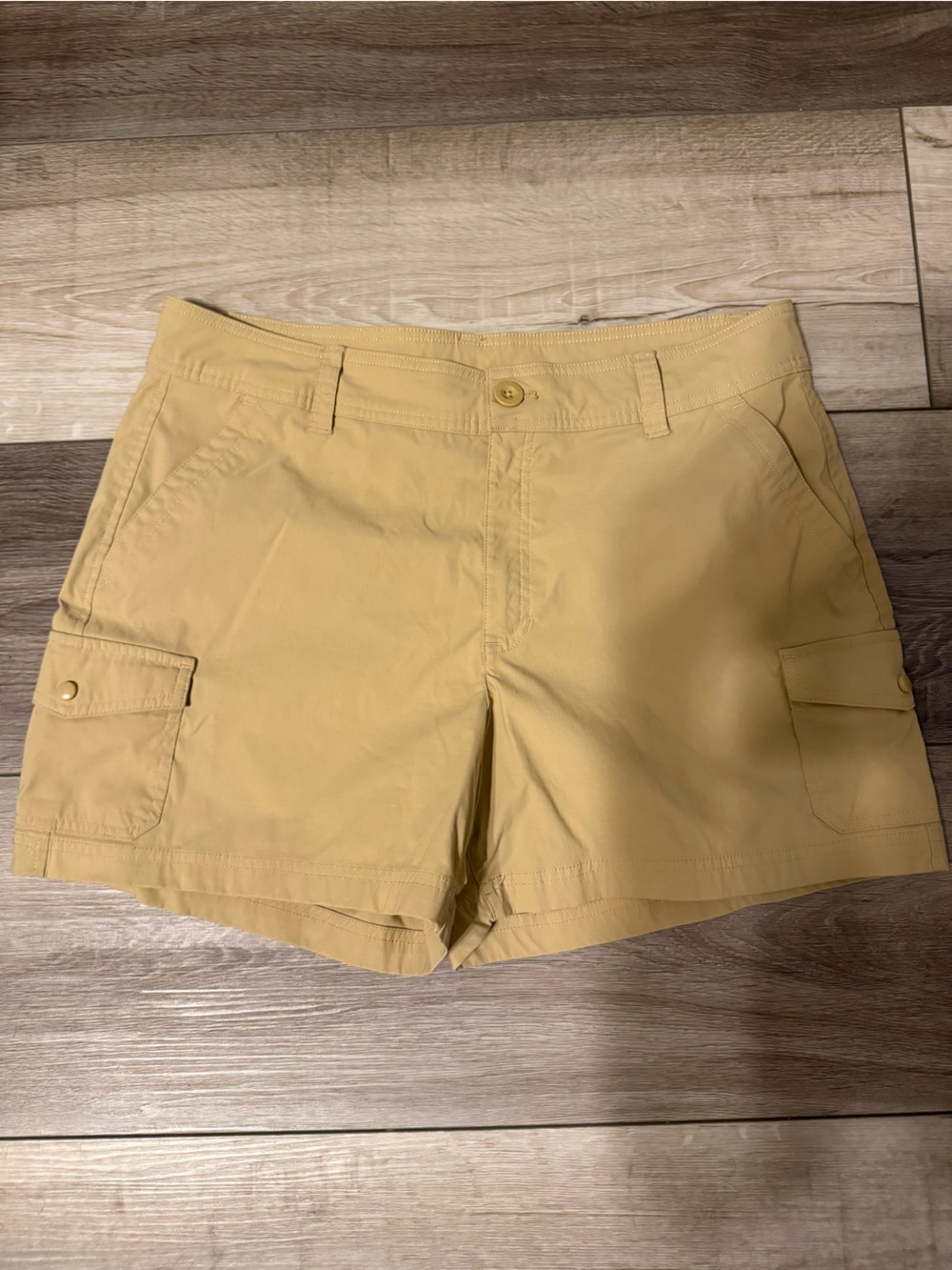 Women’s Athletic Cargo Shorts - Khaki